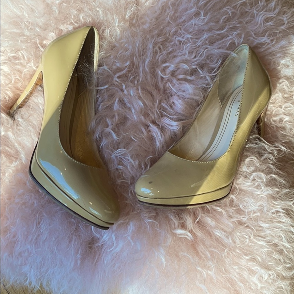 Cole Haan Patent Nude Heels Pumps sz 5.5